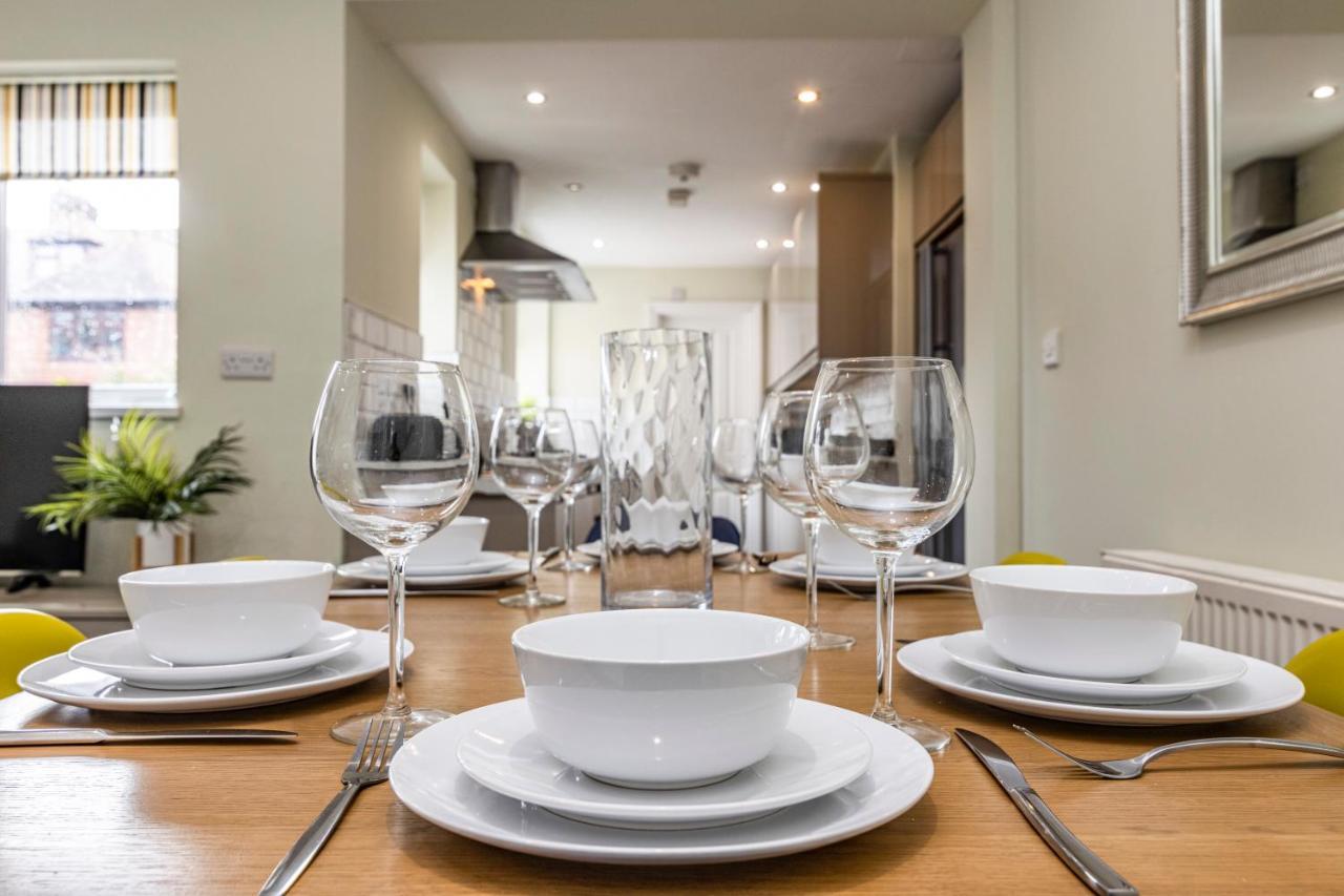 4 Bed Terraced House In Beeston With Convenient Centre Access Apartment *