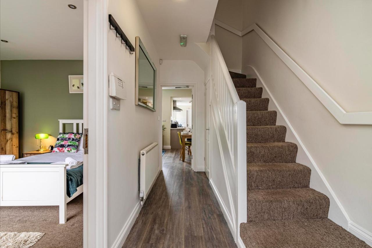 Apartment 4 Bed Terraced House In Beeston With Convenient Centre Access *